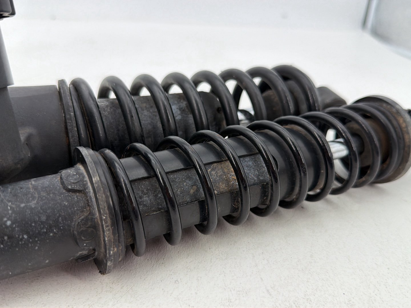 2007 - 2012 Harley-Davidson Touring Street Glide Rear Left Right Shock Absorbers