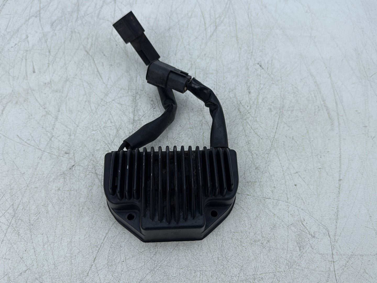 2004 Harley Dyna Super Glide FXDI OEM Voltage Regulator Rectifier