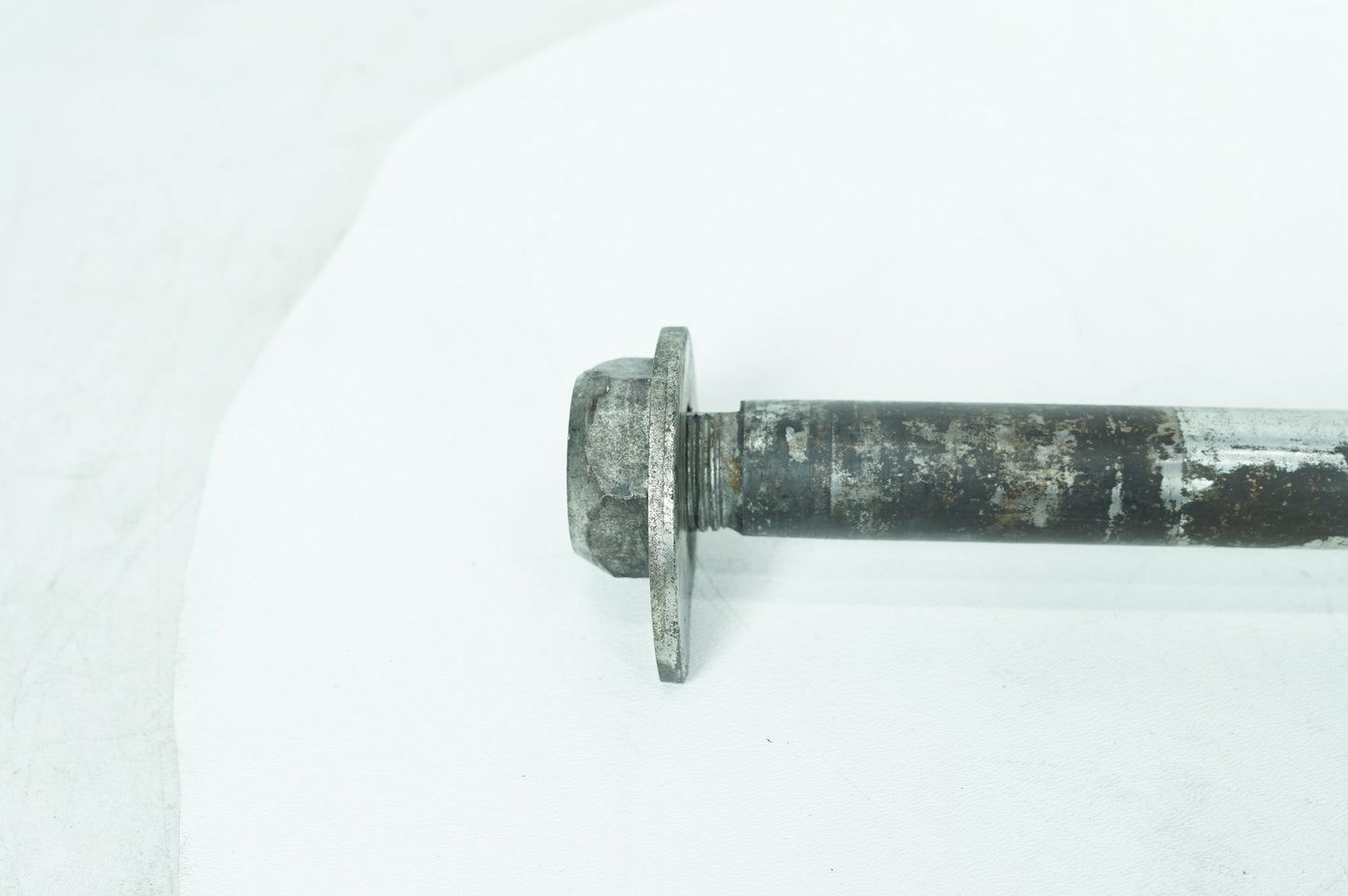 2007 - 2012 Harley-Davidson Touring Road Glide Rear Wheel Axle Bolt Shaft 41056-09