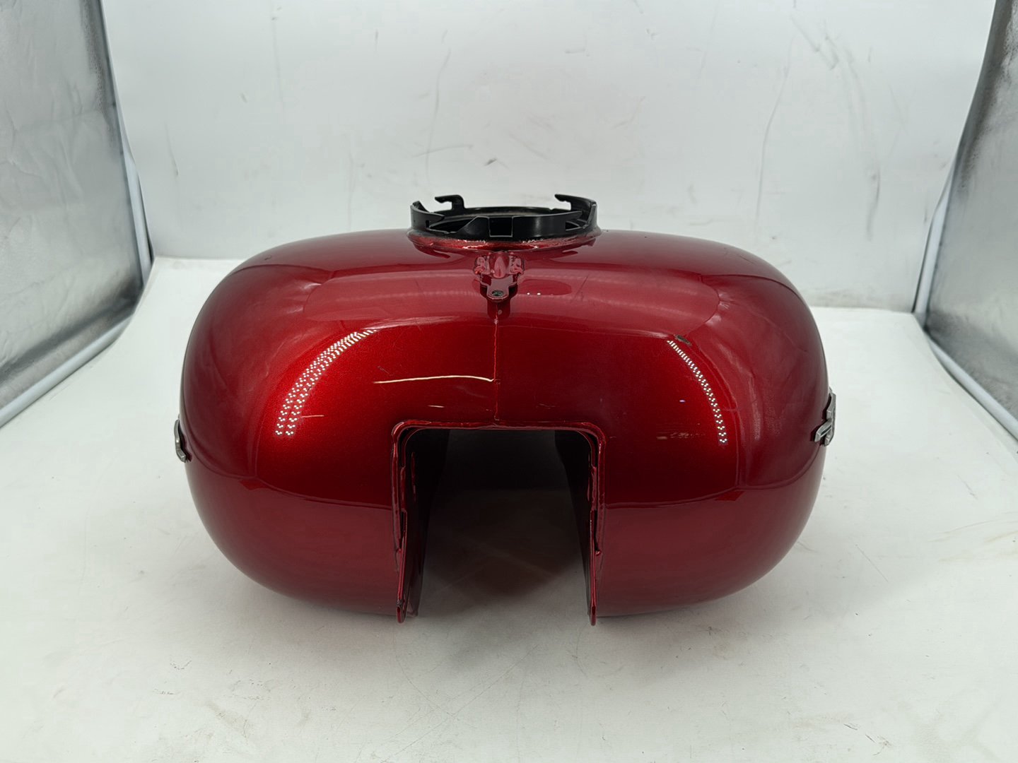 2013 Harley Street Glide Touring FLHX OEM Fuel Gas Tank Gasoline Reservoir