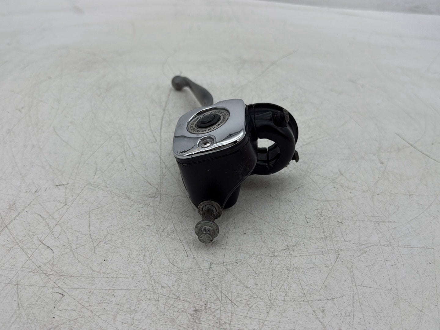 2006 Harley Electra Glide Touring Classic FLHTCI OEM Front Right Brake Lever Master Cylinder