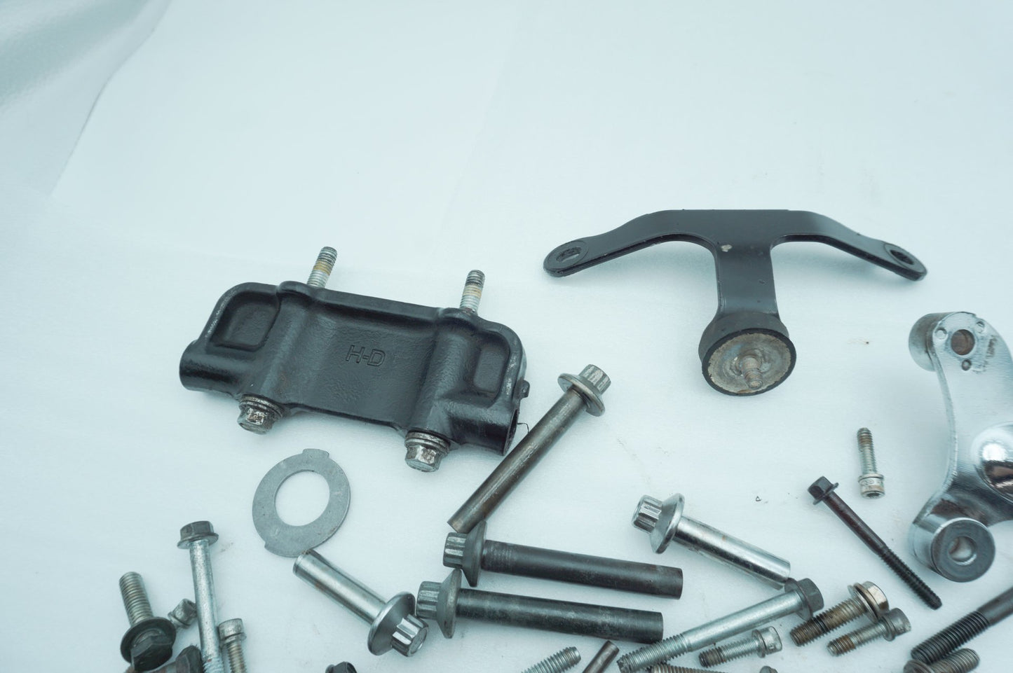 2007 - 2011 Harley-Davidson Touring Electra Glide Engine Motor Hardware Bolts Brackets Bushing 16321-08