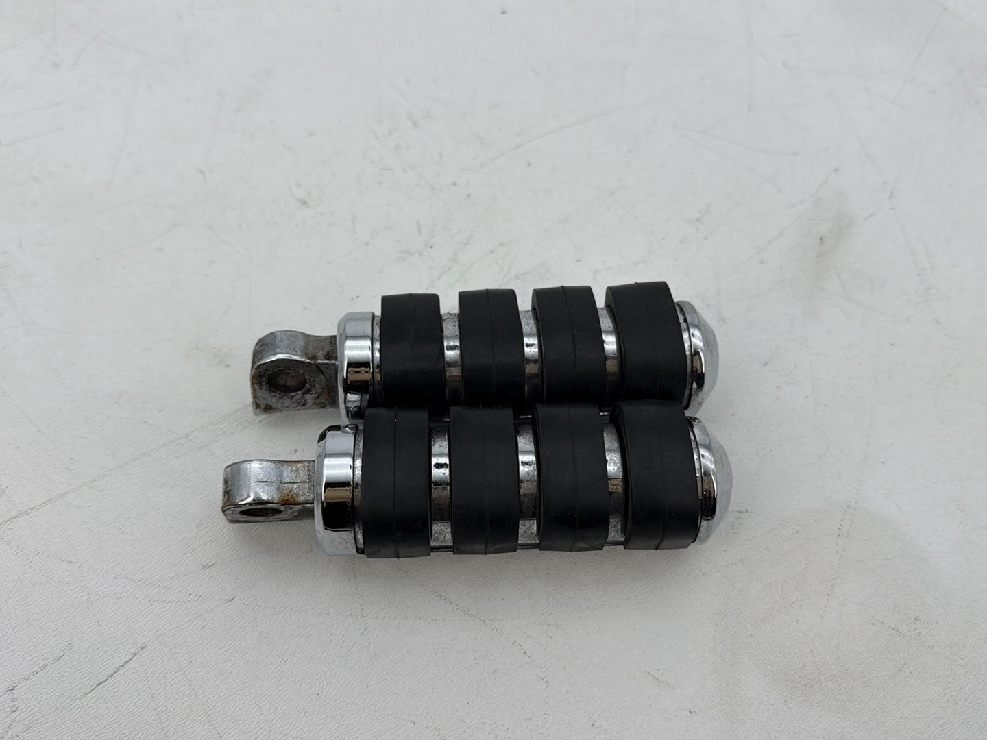 1999 - 2006 Harley-Davidson Softail Heritage Passenger Left & Right Foot Pegs Kuryakyn Small ISO-Pegs