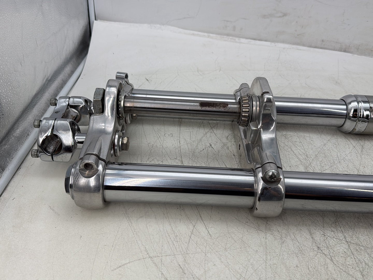 2007 Harley Dyna Street Bob FXDBI OEM Front Triple Tree Set & LH RH Fork Legs Sliders