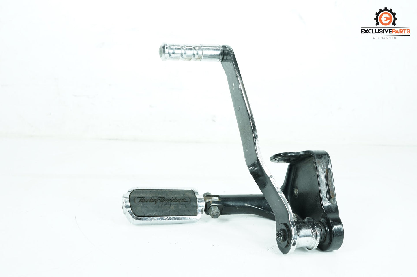 1999 - 2006 Harley-Davidson Softail Deuce Right Driver Foot Controls Peg Rest 42507-00B