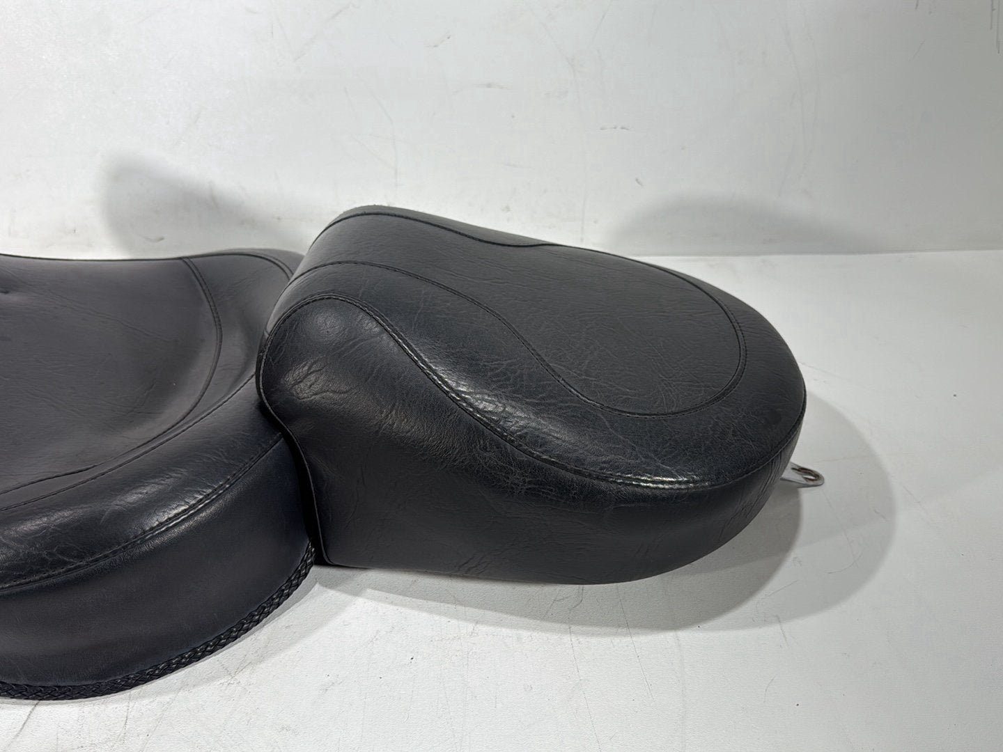 2000 Harley Dyna FXDWG Wide Glide OEM Passenger Rider Driver Seat Saddle