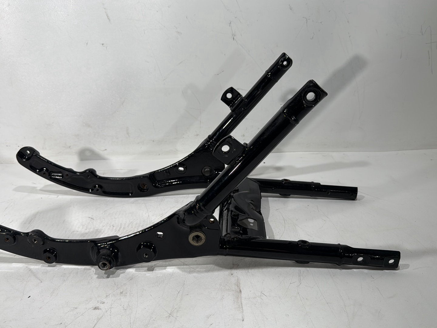 2010 Harley Street Glide Touring FLHX OEM Rear Back Sub Frame Rail Bar 48079-09BHP
