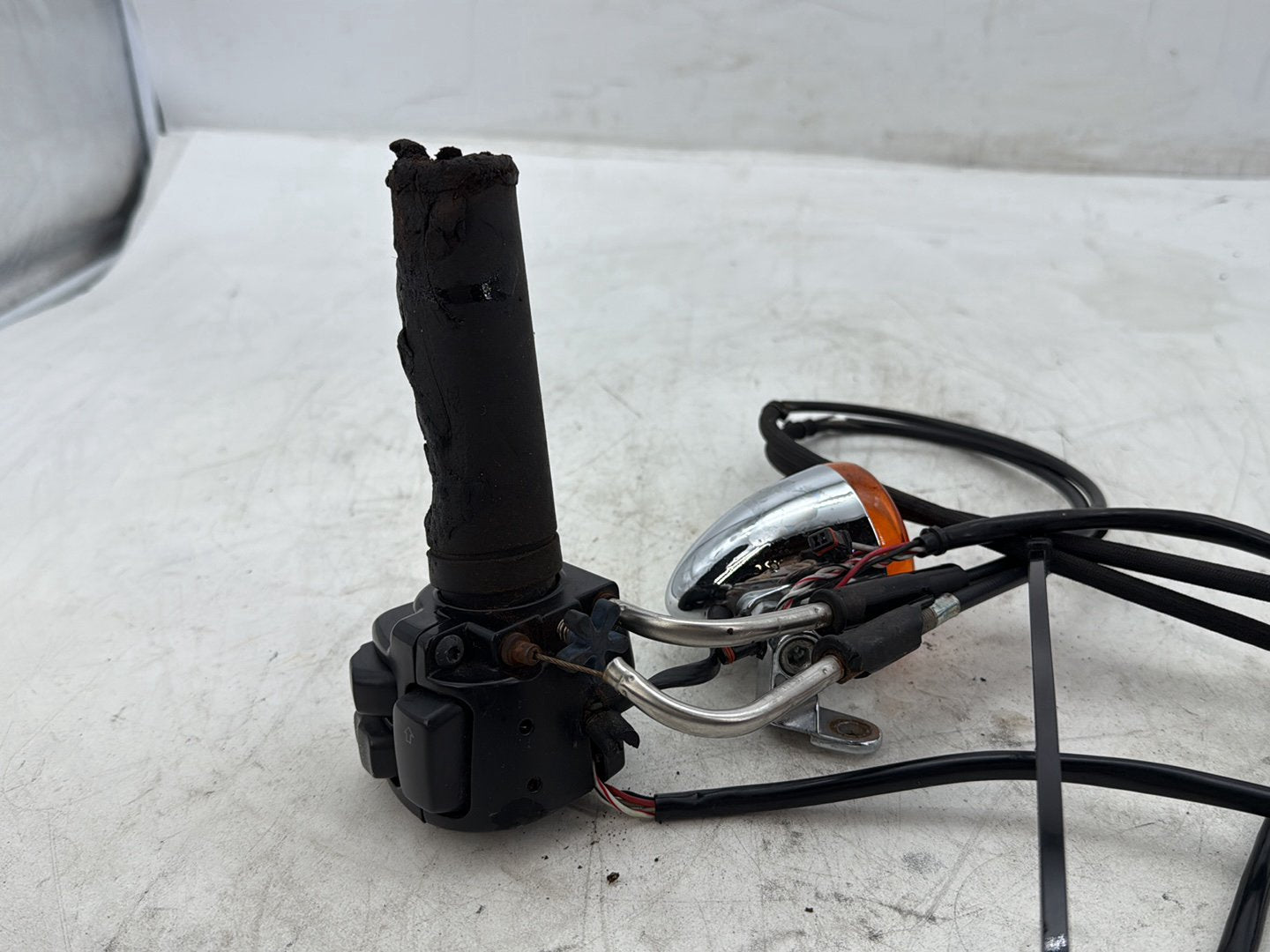 2012 Harley Dyna FXDF Fat Bob OEM Right Engine Start Kill Switches Controls