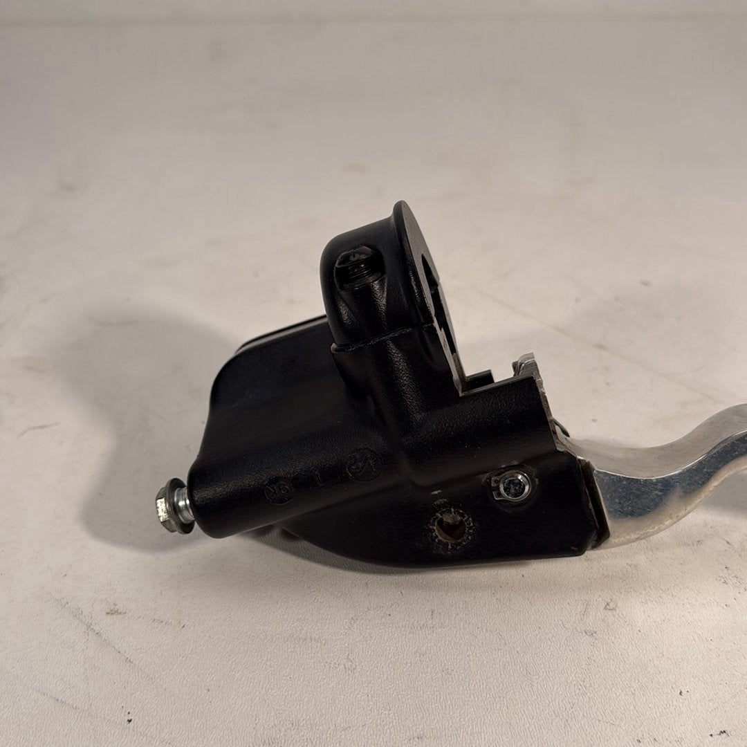2017 - 2026 Harley-Davidson Softail Heritage Classic 114 Front Right Brake Lever Master Cylinder 41700233