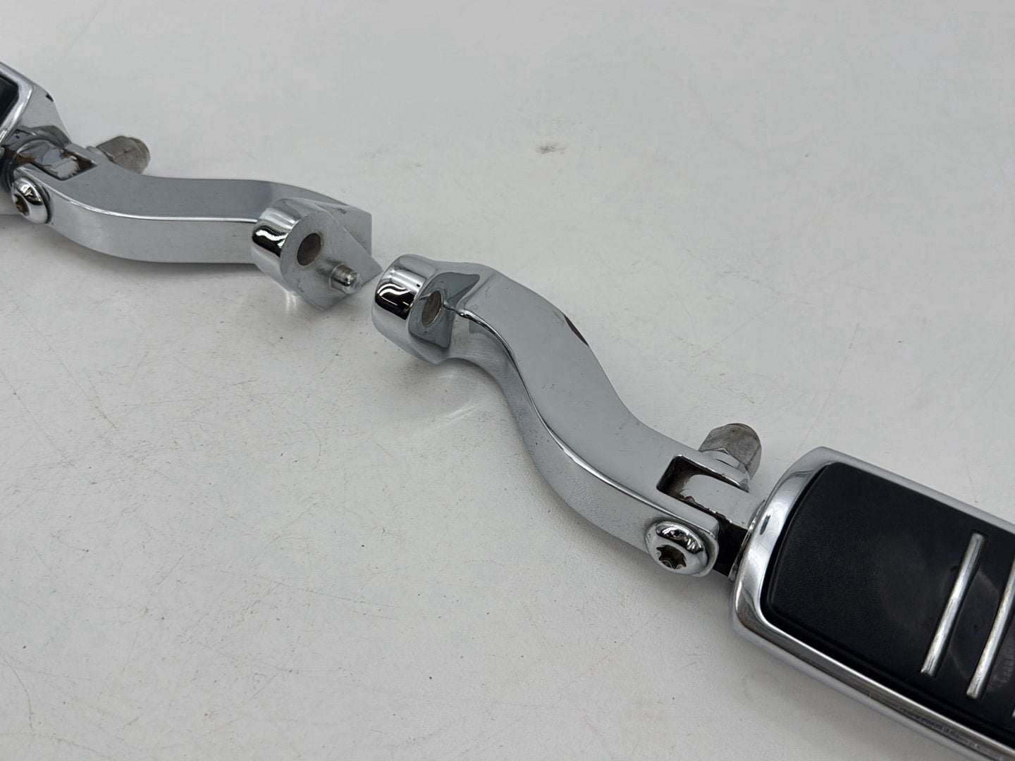 1999 - 2006 Harley-Davidson Touring Road King Custom Passenger Left & Right Foot Pegs 49015-04A