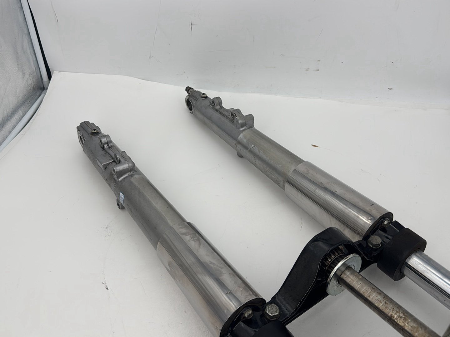1999 - 2006 Harley-Davidson Touring Electra Glide Classic Front Triple Tree Set & LH RH Fork Legs Sliders  	45446-87A