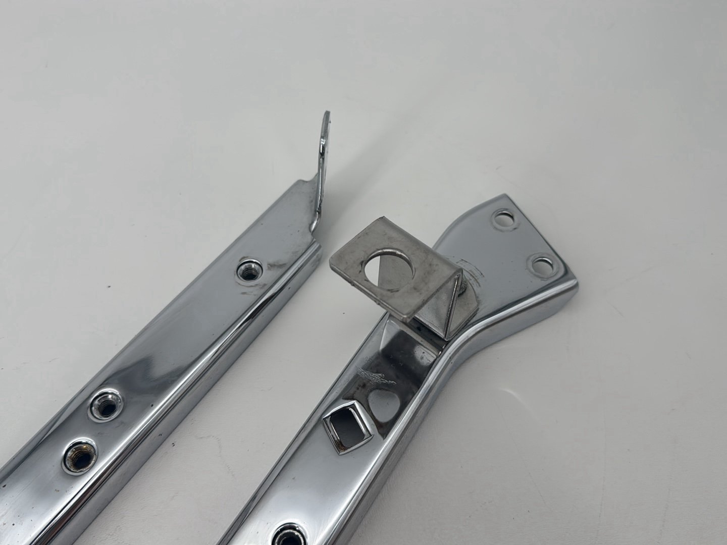 1999 - 2006 Harley-Davidson Touring Electra Glide Classic Left Right Saddlebag Fender Struts Brackets 90718-79C