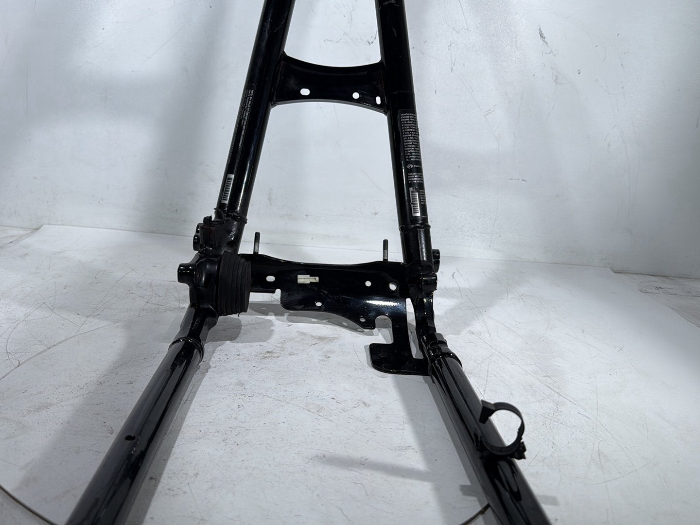 2011 Harley Street Glide Touring FLHX OEM Body Main Frame Chassis SLVG