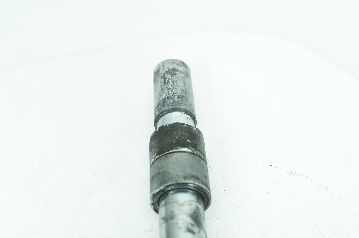 03 Harley Touring FLHTCUI Electra Glide Classic OEM Front Wheel Axle Bolt Shaft