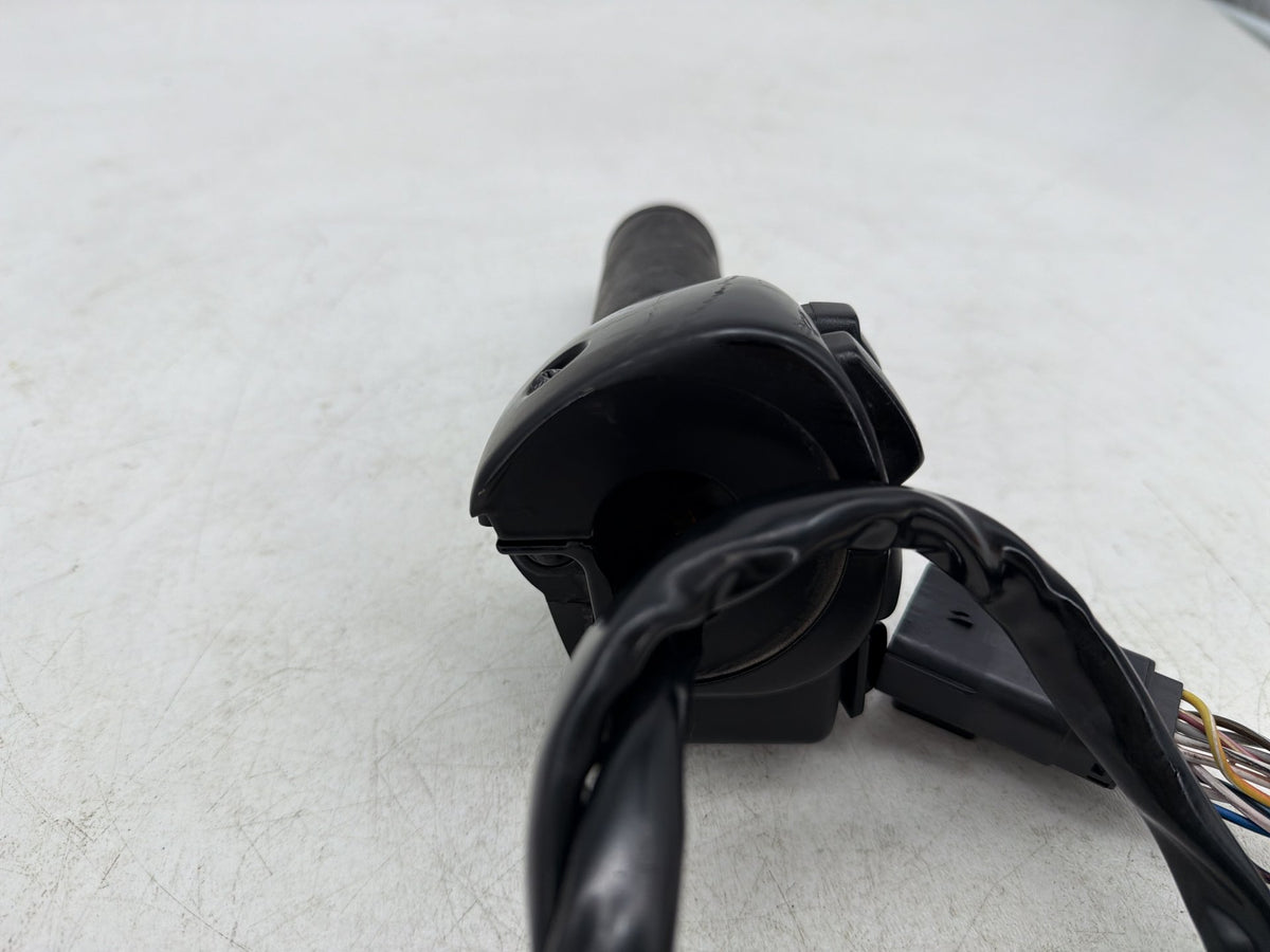 2010 Harley Electra Glide Touring OEM Right Engine Start Kill Switches Controls