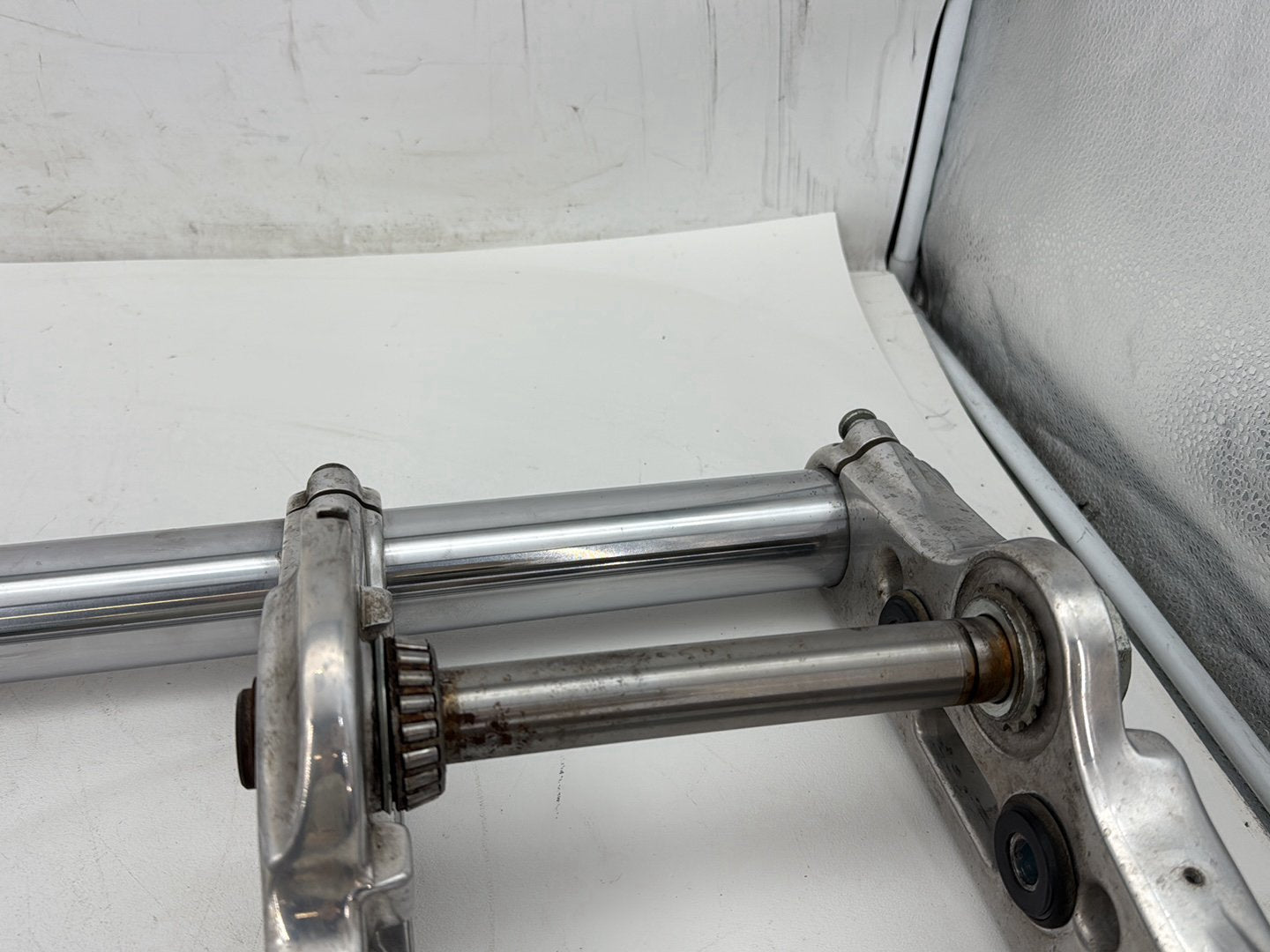 2006 Harley Dyna FXDWGI Wide Glide OEM Front Triple Tree Set & LH RH Fork Legs Sliders