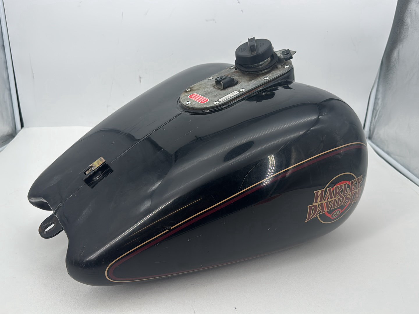 1999 - 2006 Harley-Davidson Touring Electra Glide Classic Fuel Gas Tank Gasoline Reservoir 61356-00