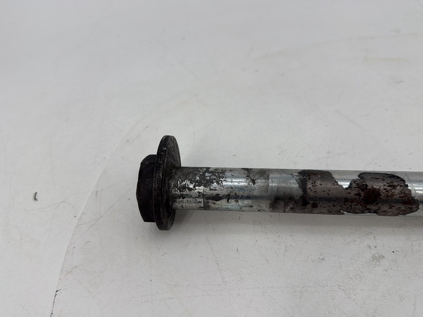 1999 - 2006 Harley-Davidson Touring Electra Glide Rear Wheel Axle Bolt Shaft 	41056-02