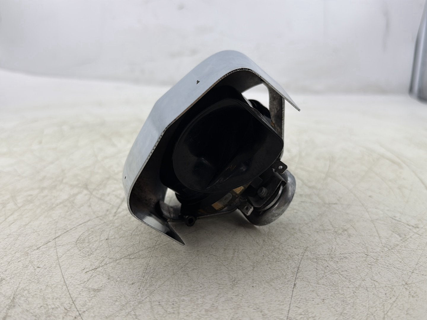 2004 Harley Dyna Super Glide FXDI OEM Horn Signal Klaxon Chrome Cover