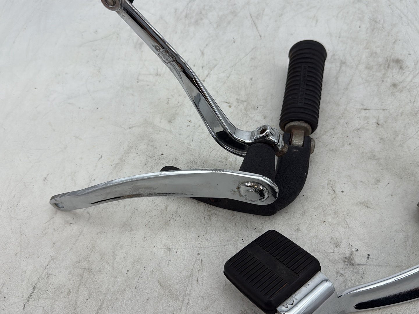 2012 Harley Dyna FXDF Fat Bob OEM Left Right Foot Brake Control Pegs