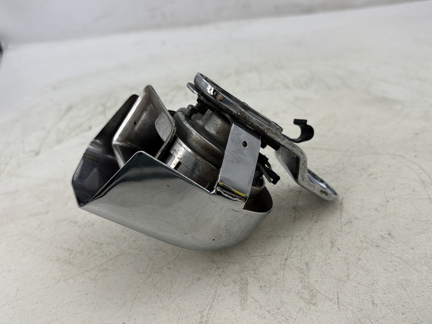 1998 Harley Touring FLHTCUI Electra Glide Ultra OEM Horn Signal Klaxon Chrome Cover