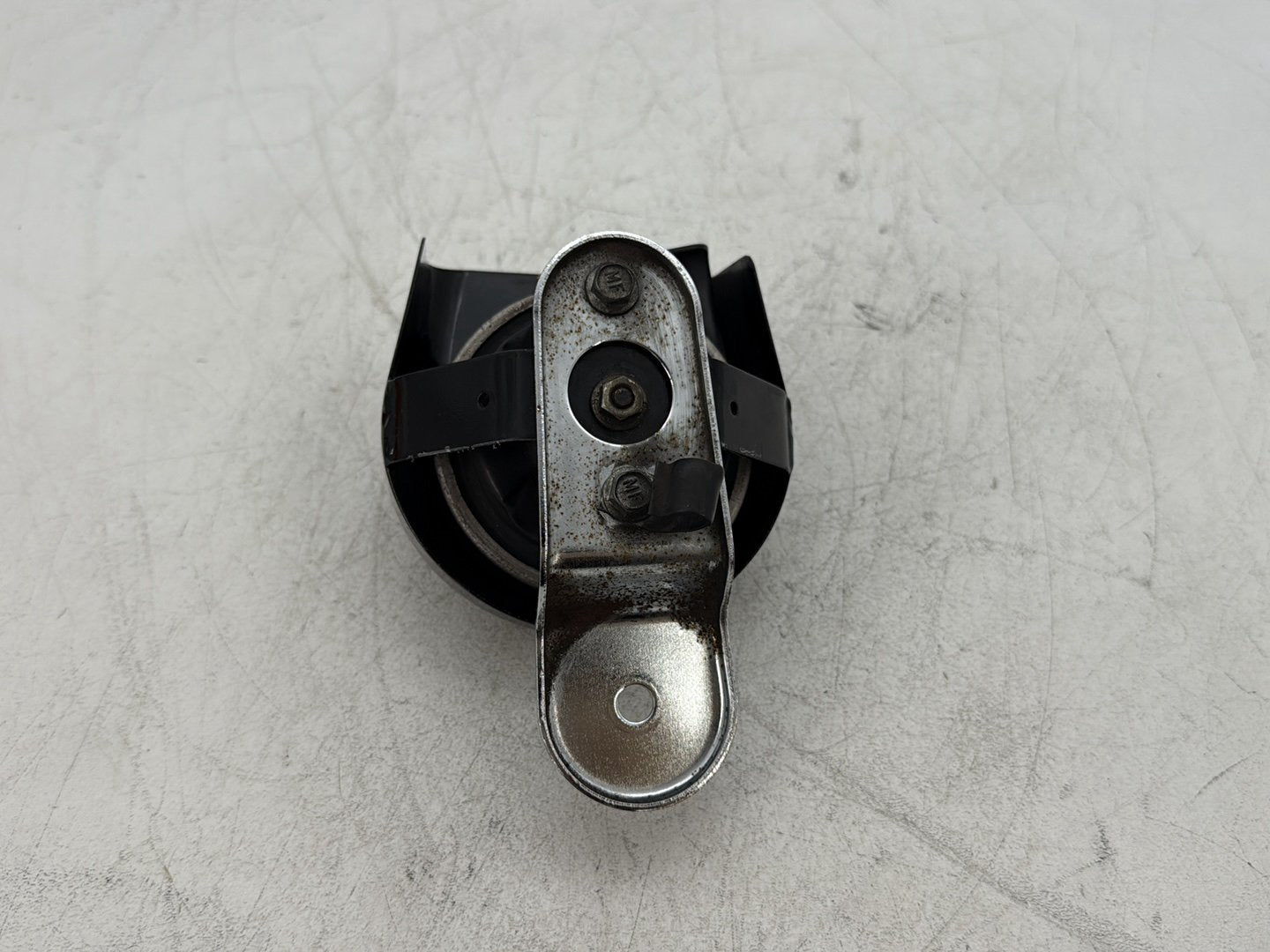 1998 Harley Softail Custom FXSTC OEM Horn Signal Klaxon Chrome Cover