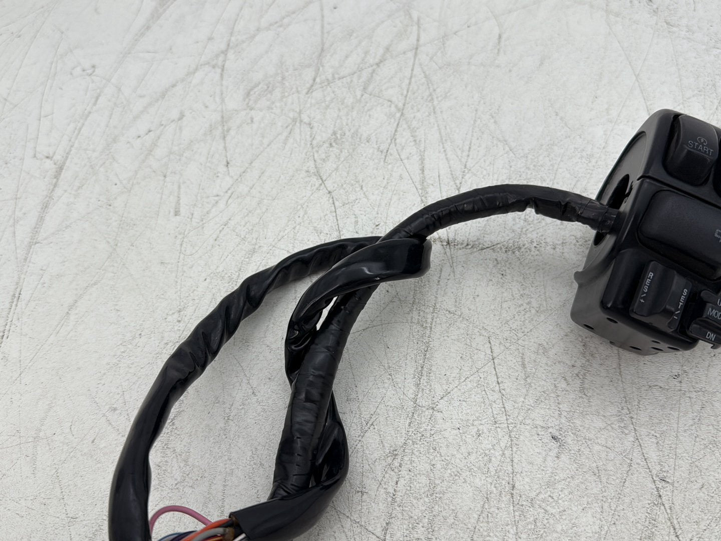 2012 Harley Street Glide Touring FLHX OEM Right Engine Start Kill Switches Controls