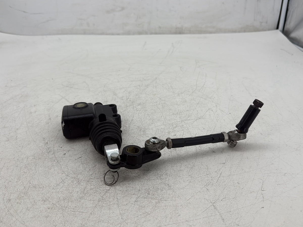 2019 Harley Softail Street Bob FXBB OEM Rear Brake Master Cylinder Reservoir