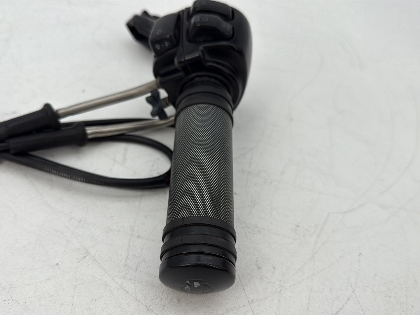 2004 - 2013 Harley-Davidson Sportster 1200 Custom Right Engine Start Kill Switches Controls 71589-96B