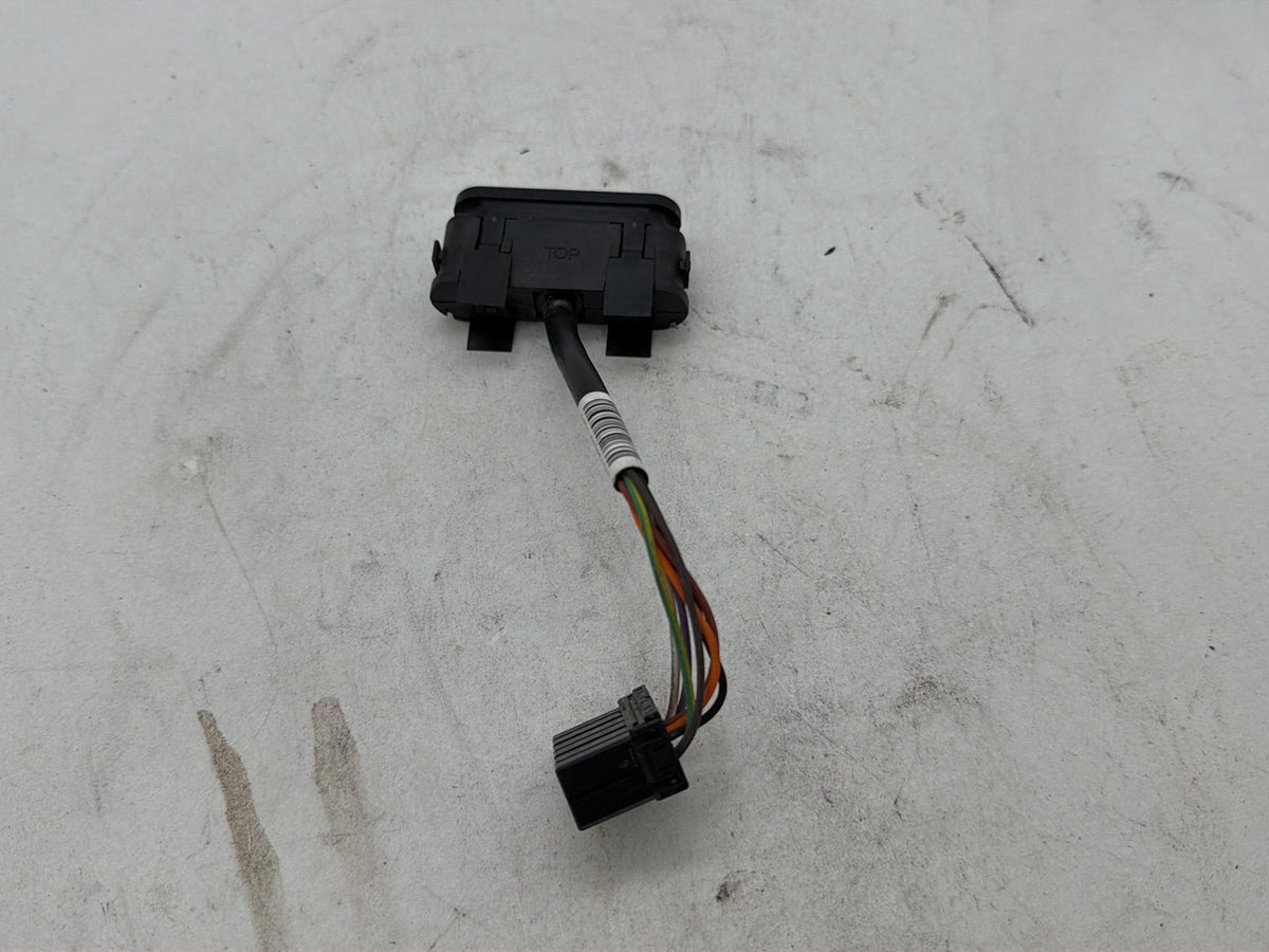 10 Harley Street Glide Touring FLHX OEM Dash Indicator Lamp Wire Plug 68789-96A