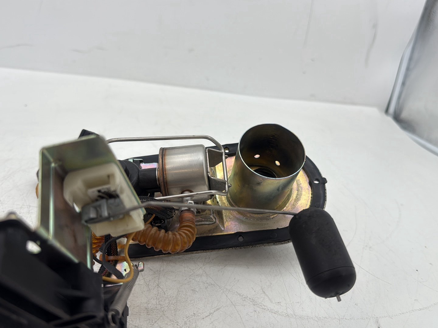 2007 Harley Touring FLHTCU Electra Glide Ultra OEM Gas Gasoline Fuel Petrol Pump Sending