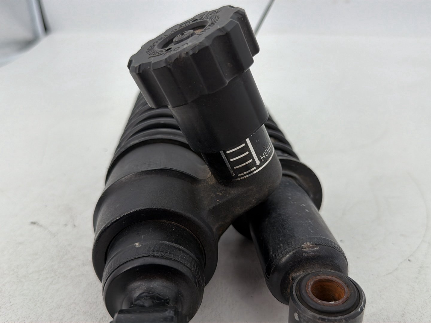 2007 - 2012 Harley-Davidson Touring Street Glide Rear Left Right Shock Absorbers