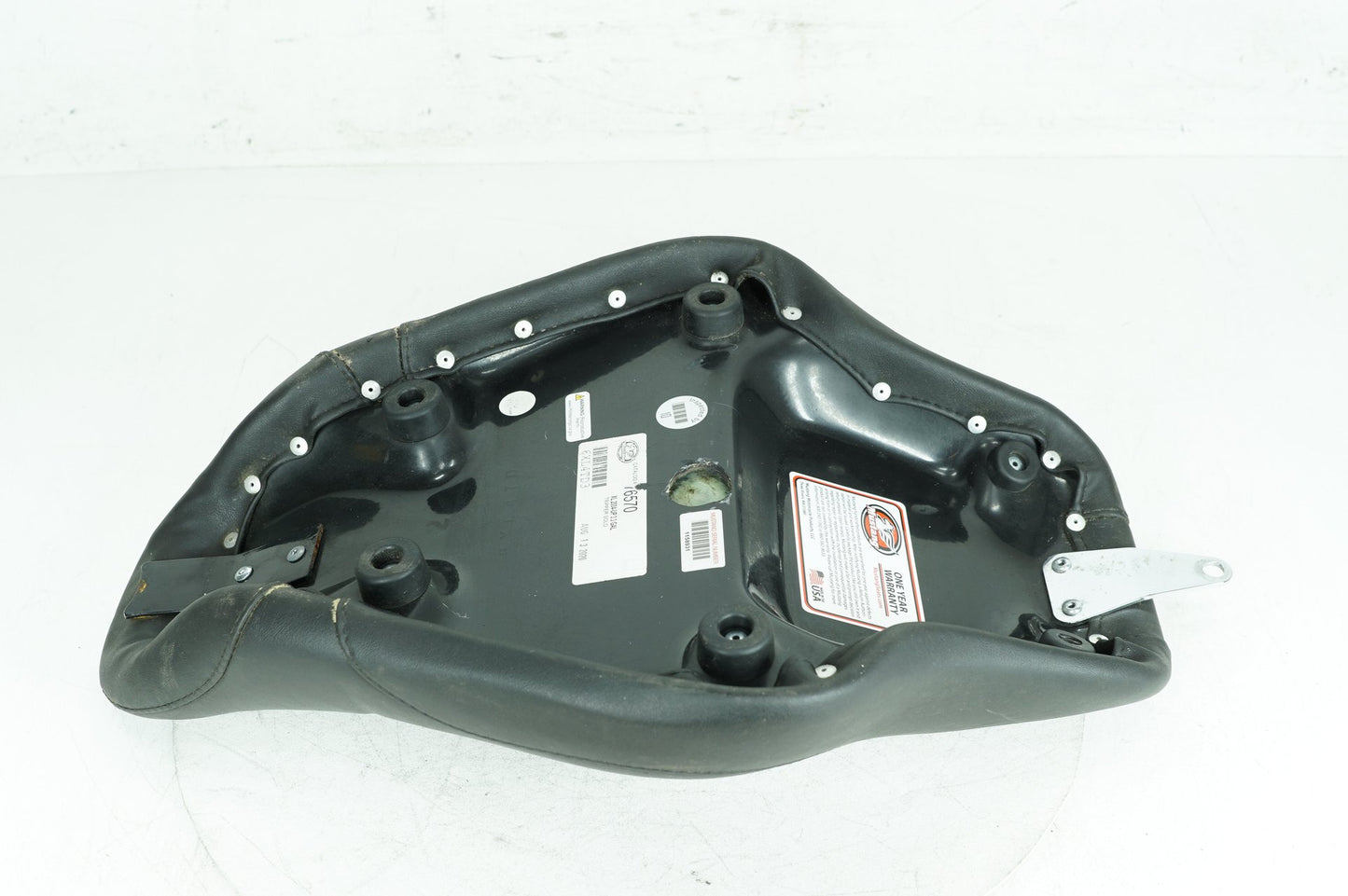 2004 - 2022 Harley-Davidson Sportster Iron 883 Rider Driver Solo Seat Pillion MUSTANG