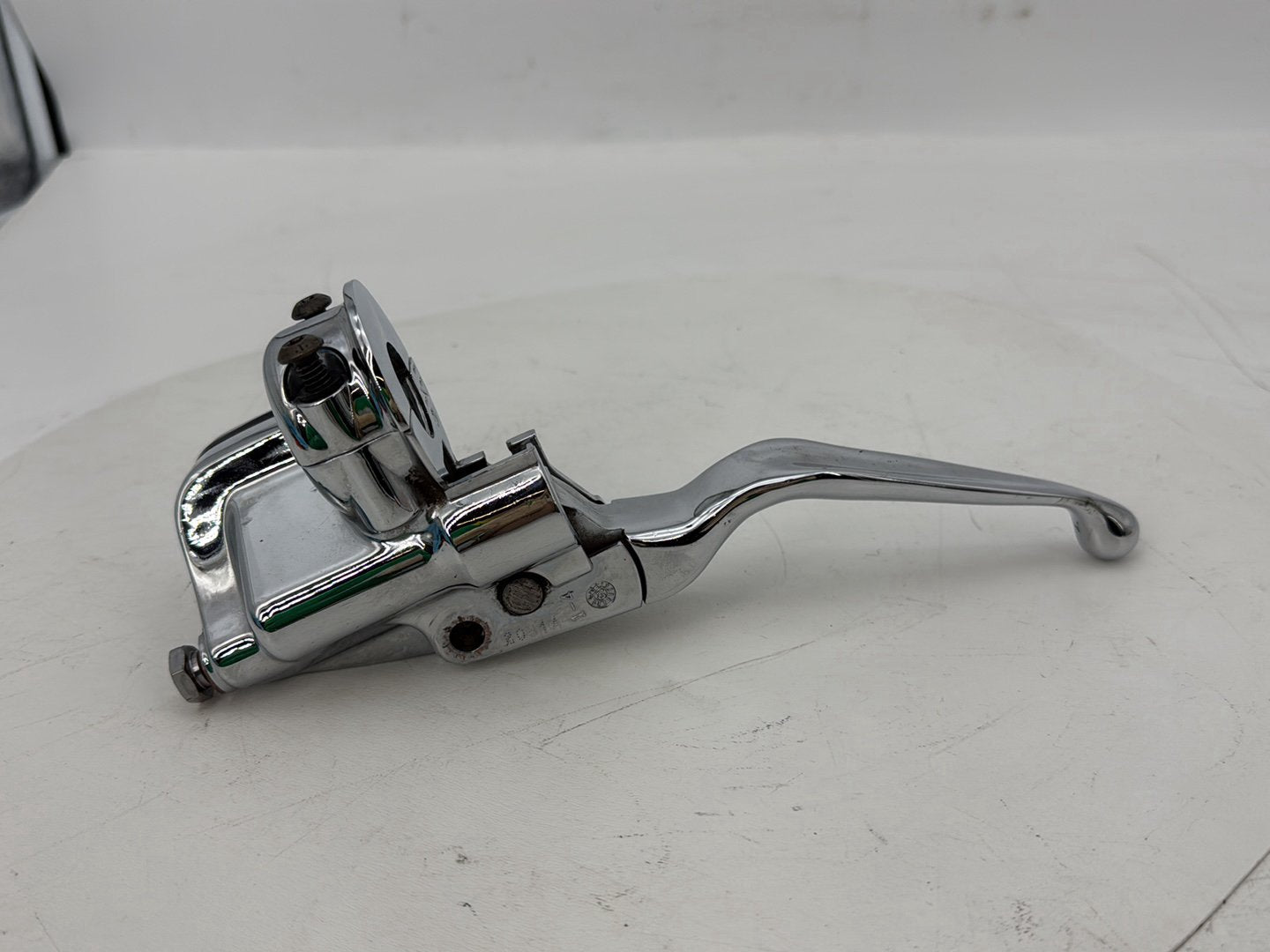 1999 - 2006 Harley-Davidson Touring CVO Screamin Eagle Road King Front Right Brake Lever Master Cylinder 45179-02A
