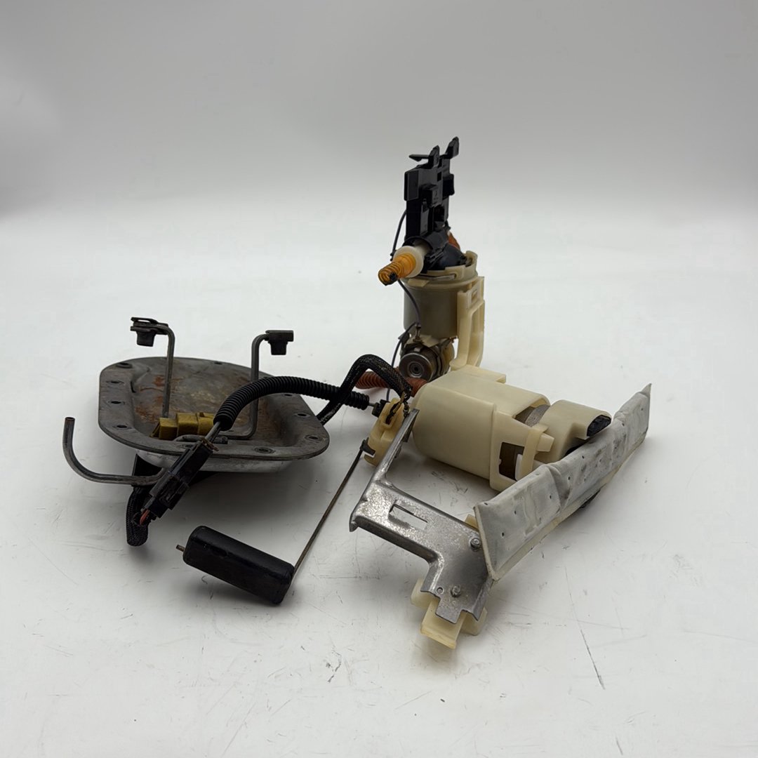 2007 - 2012 Harley-Davidson Dyna Street Bob Gas Gasoline Fuel Petrol Pump Sending  	61016-04B