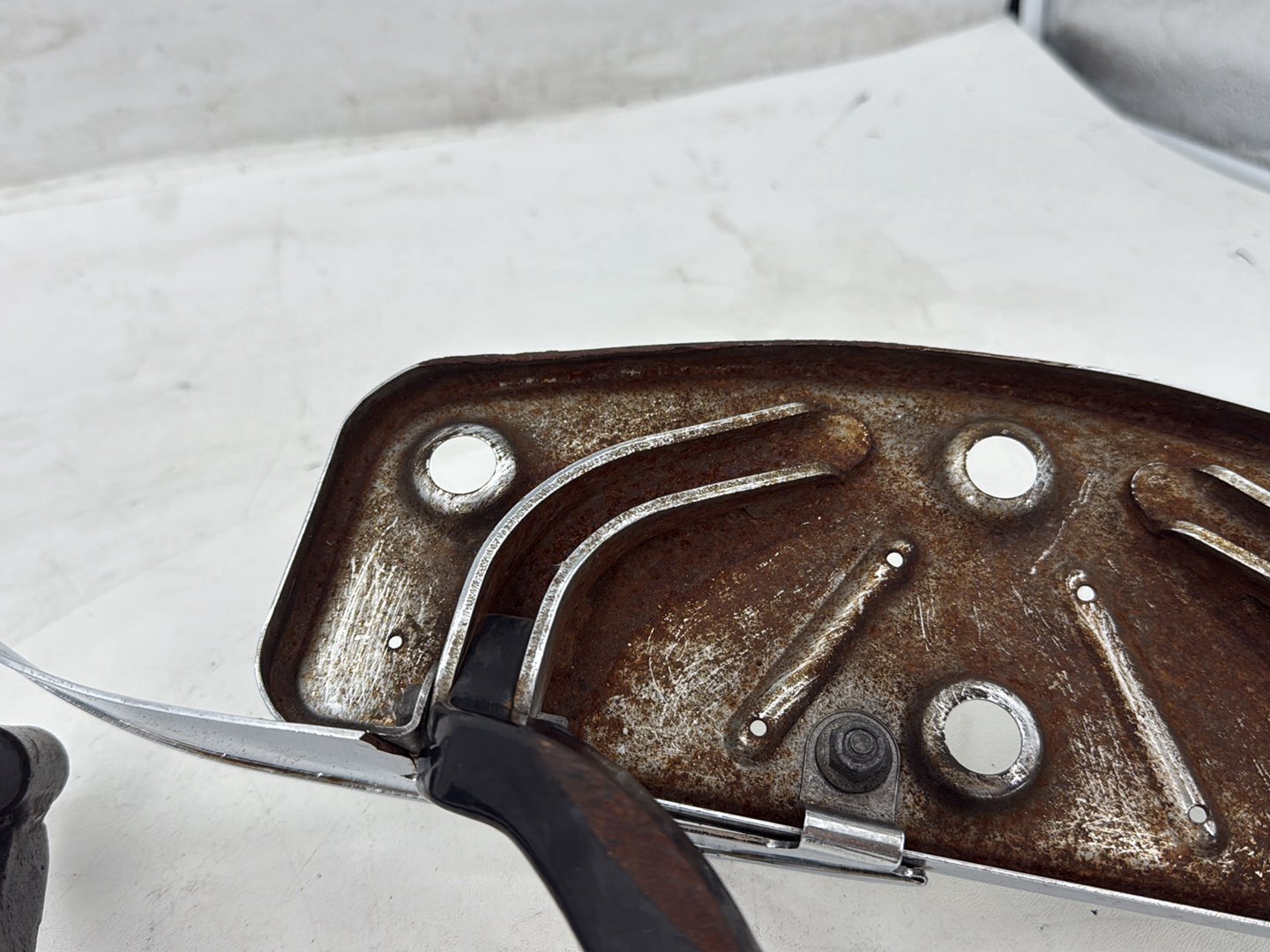 2005 Harley Road Glide Touring FLTRI OEM Left Right Driver Floorboard Foot Rest