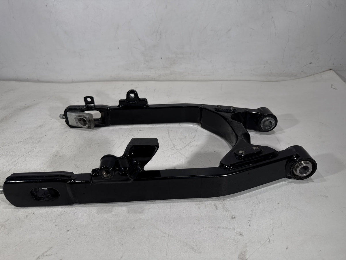 2016 Harley Dyna Fat Bob FXDF 103 OEM Rear Fork Swingarm Swing Arm