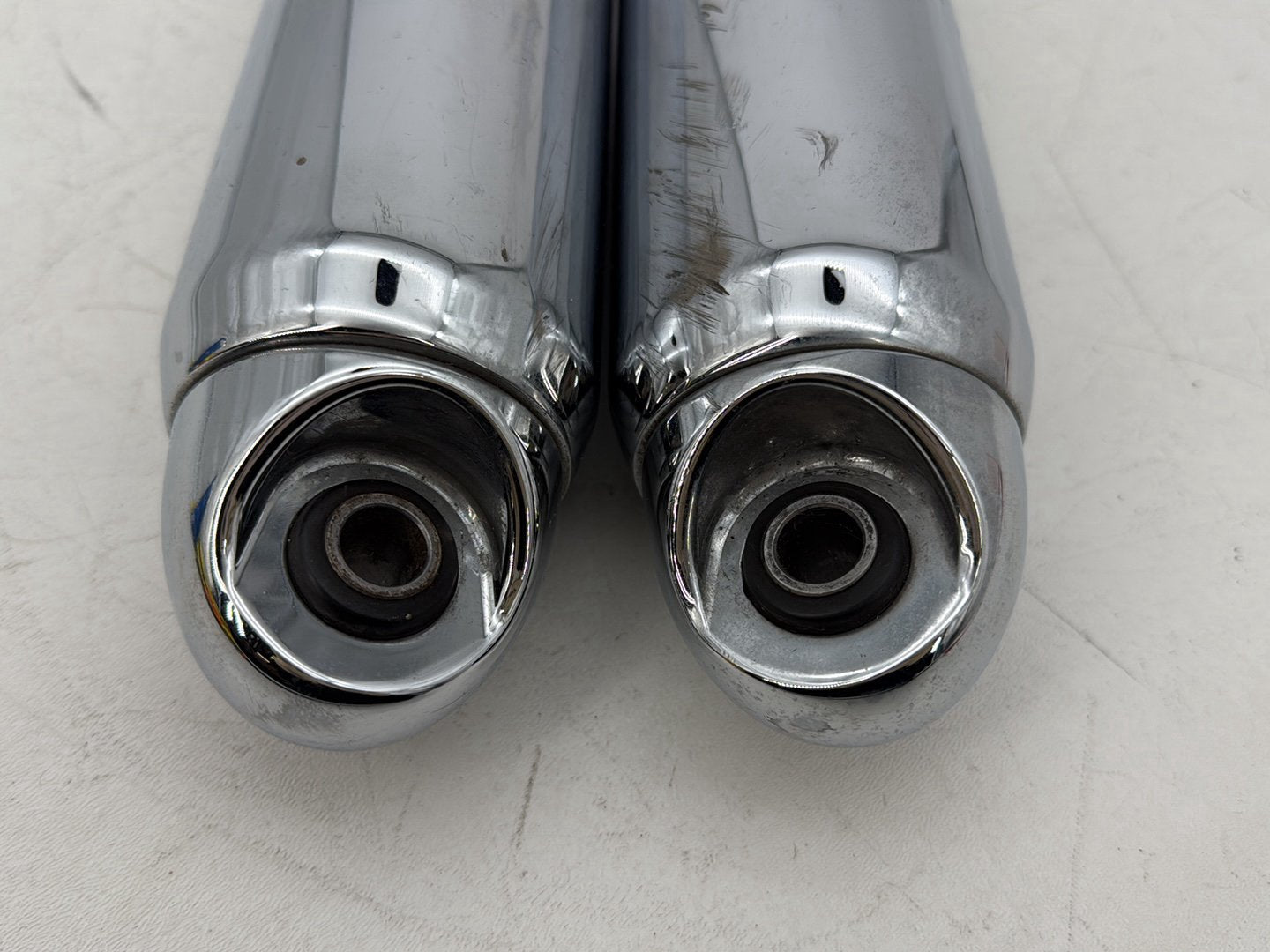 2007 - 2012 Harley-Davidson Dyna Super Glide Rear Left Right Shock Absorbers 54537-08A