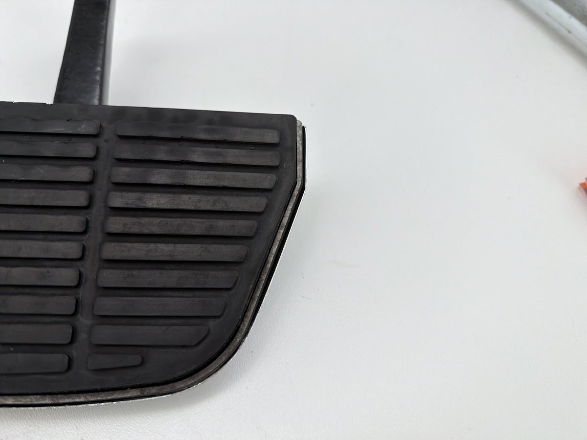 95 Harley Electra Glide Touring OEM Left & Right Passenger Floorboard Foot Rest
