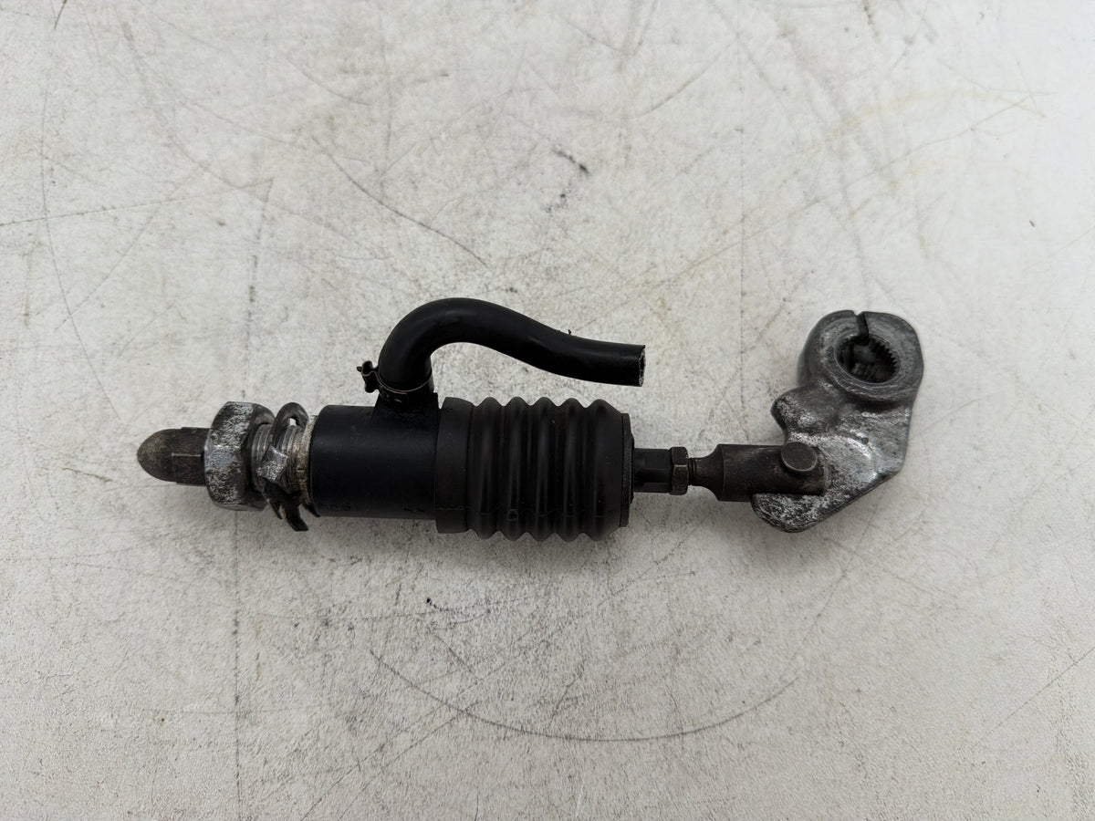 1995 Harley Electra Glide Touring FLHT OEM Rear Brake Master Cylinder 41755-95A