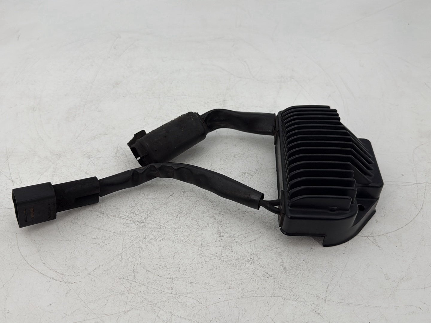 1999 - 2006 Harley-Davidson Dyna Super Glide Voltage Regulator Rectifier  74631-04