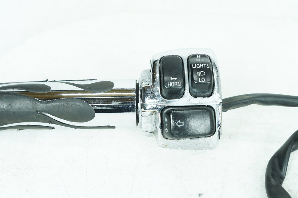 1999 - 2006 Harley-Davidson Softail Fat Boy Left Turn Signal Headlight Switches Controls  	71685-06A