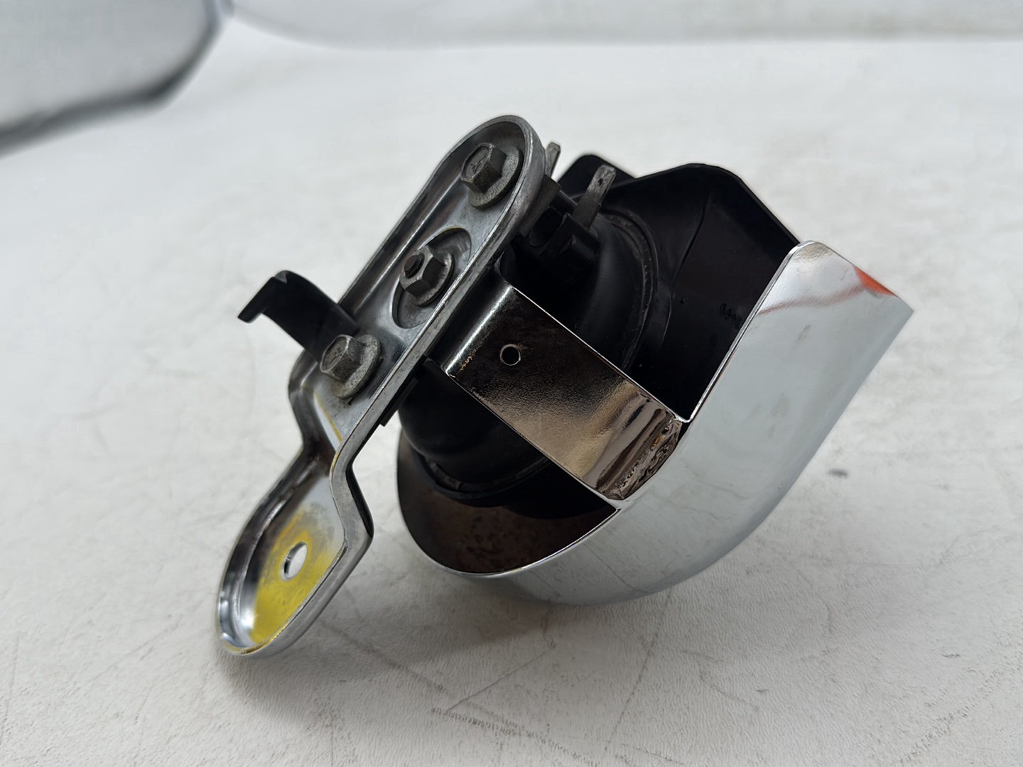 2010 Harley Road King Touring Classic OEM Horn Signal Klaxon Chrome Cover