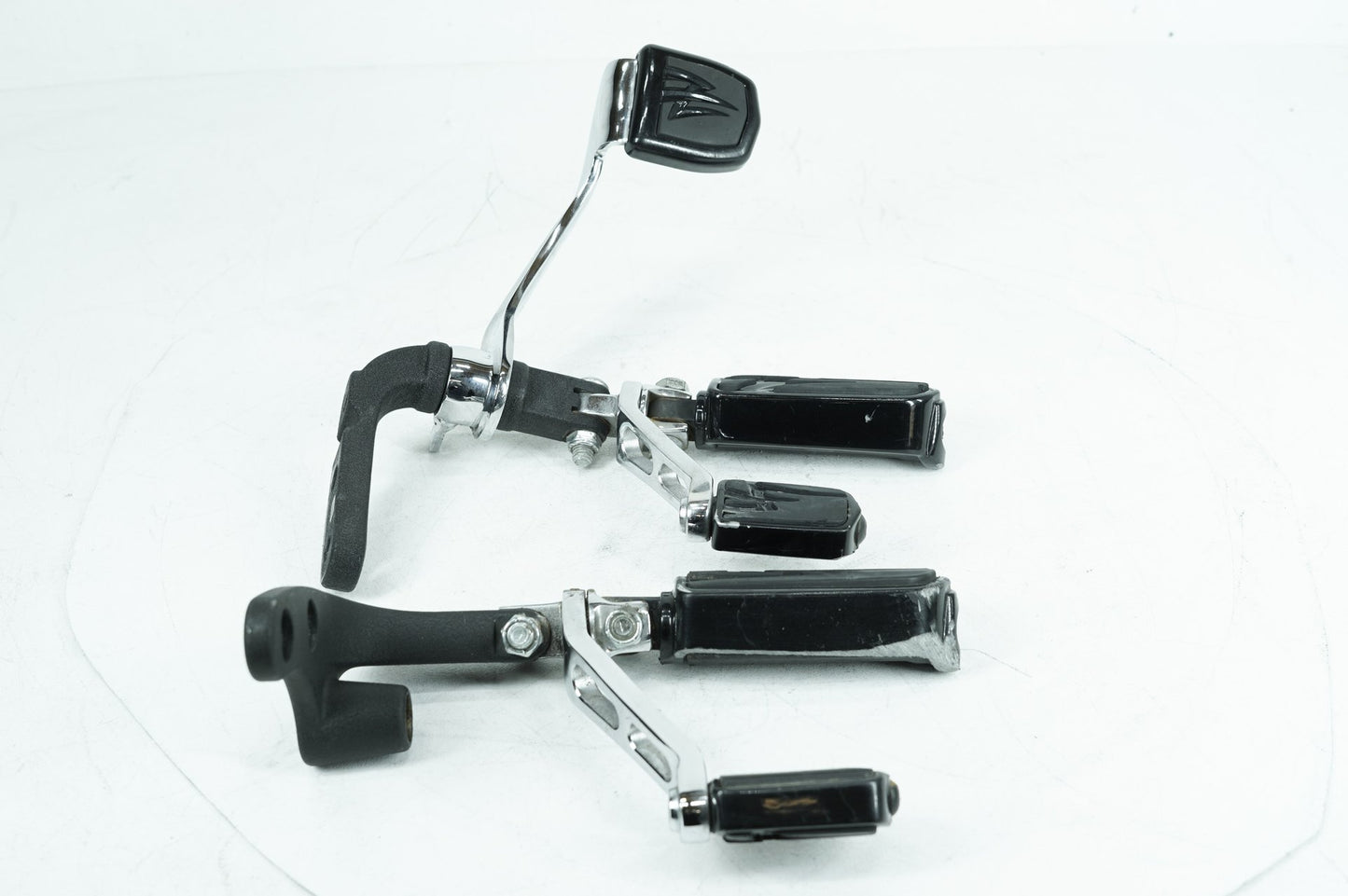 2007 - 2011 Harley-Davidson Dyna Fat Bob Left & Right Foot Pegs 33693-03