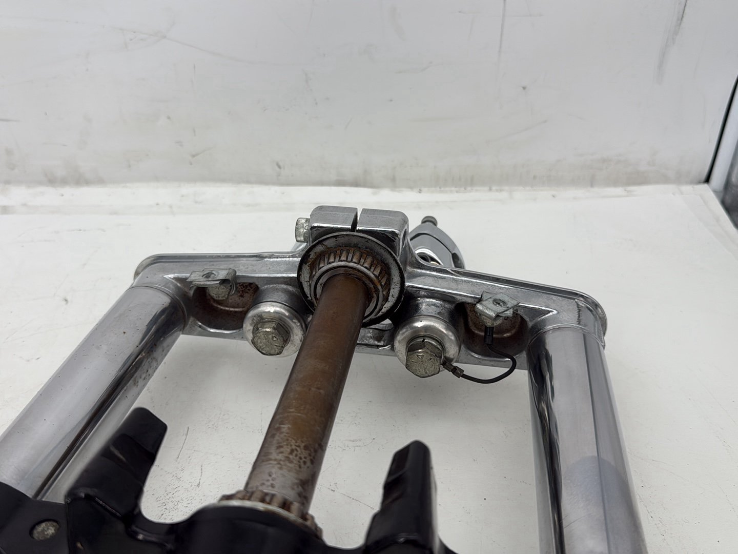 2006 Harley Softail FLSTCI Heritage Classic OEM Front Triple Tree Set & LH RH Fork Legs Sliders