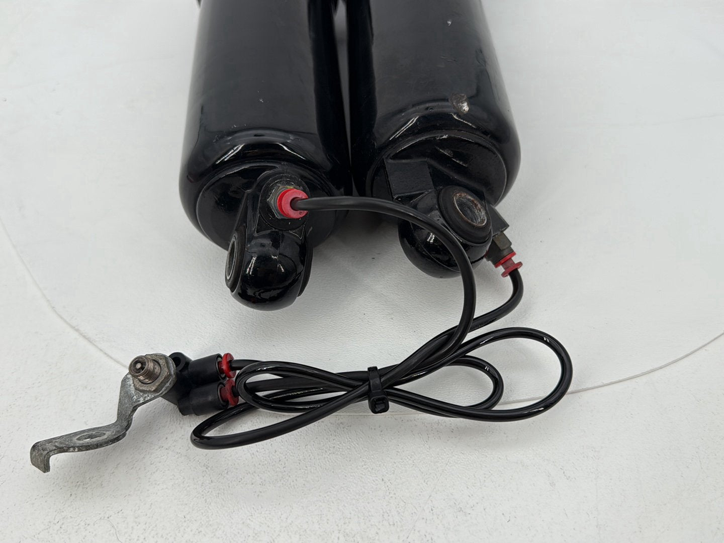 2007 - 2011 Harley-Davidson Touring Street Glide Rear Left Right Shock Absorbers 54662-09