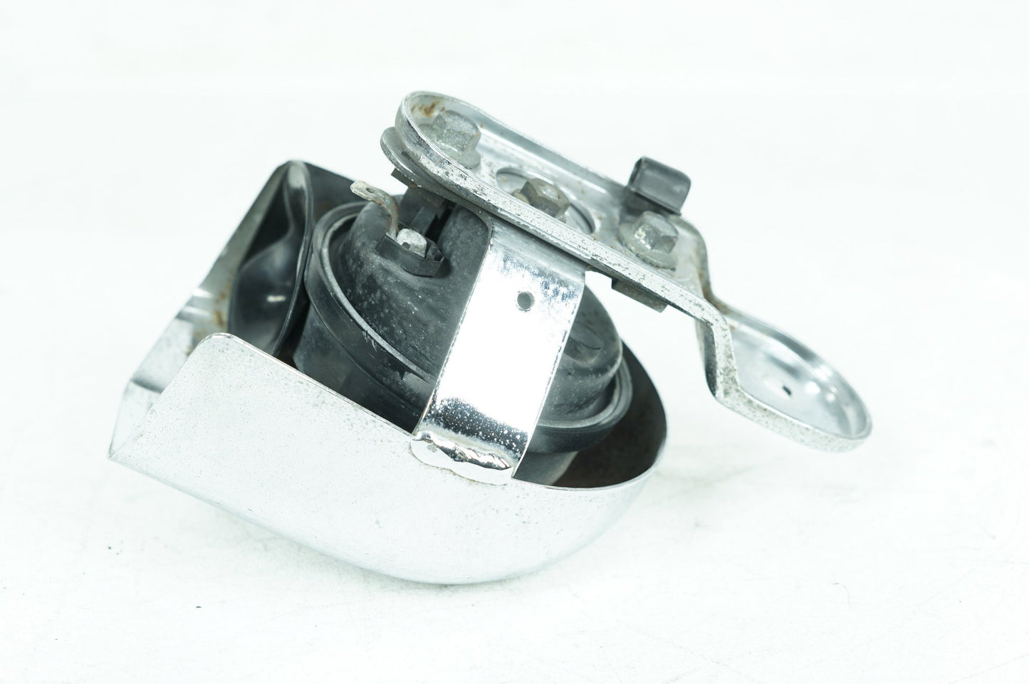 1999 - 2006 Harley-Davidson Softail Fat Boy Horn Signal Klaxon Chrome Cover  	69060-90F