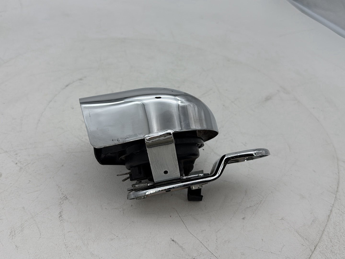 2007 - 2012 Harley-Davidson Touring Electra Glide Ultra Horn Signal Klaxon Chrome Cover 69012-93A