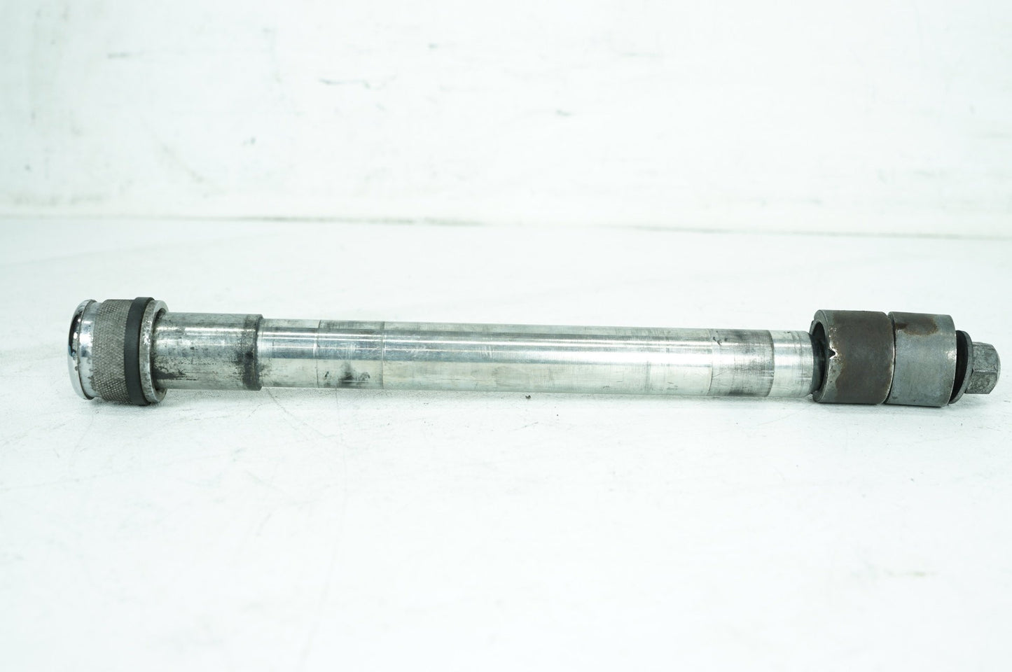 1999 - 2006 Harley-Davidson Touring Electra Glide Classic Front Wheel Axle Bolt Shaft 43364-00