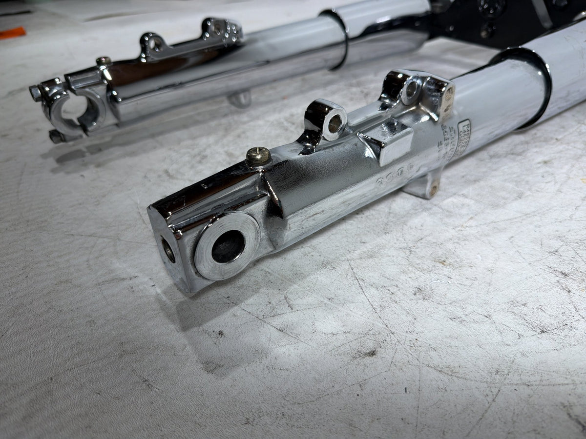 04 Harley Electra Glide CVO Eagle Front Triple Tree Set LH RH Fork Legs Sliders